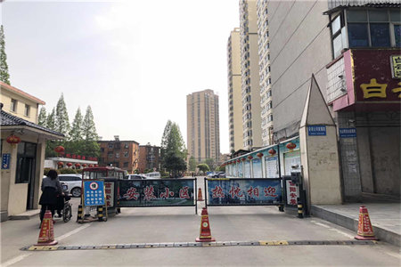 城南群邦新天地4室2厅2卫172m2毛坯房